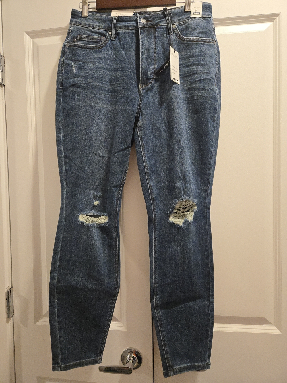 Judy Blue NWT Distressed Women’s Jeans 14W Mid Rise